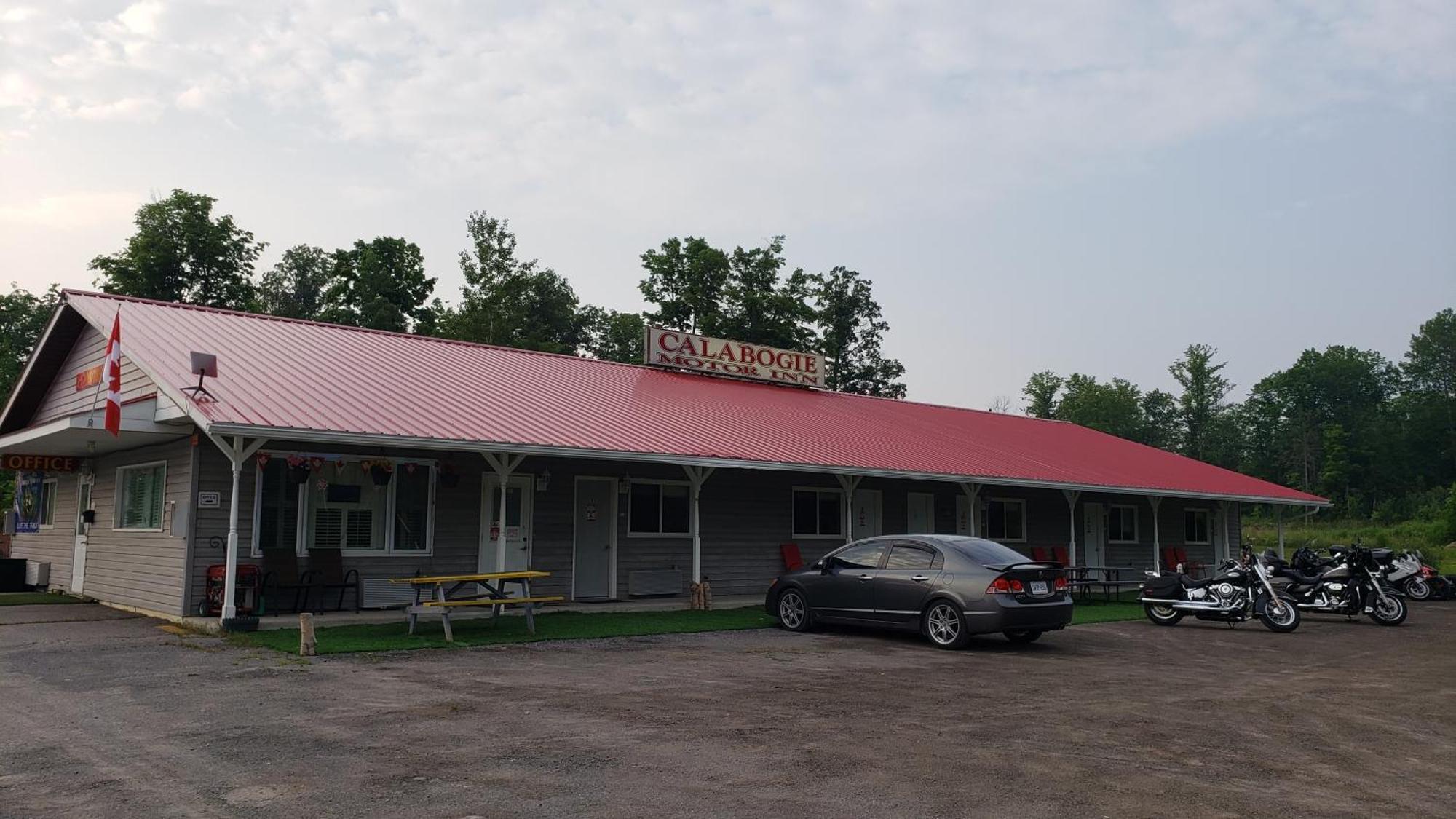 Calabogie Motor Inn Exterior foto