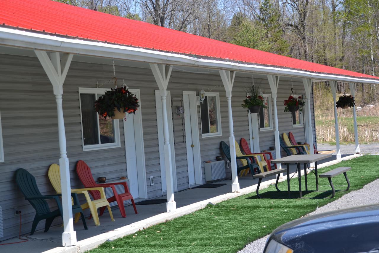Calabogie Motor Inn Exterior foto